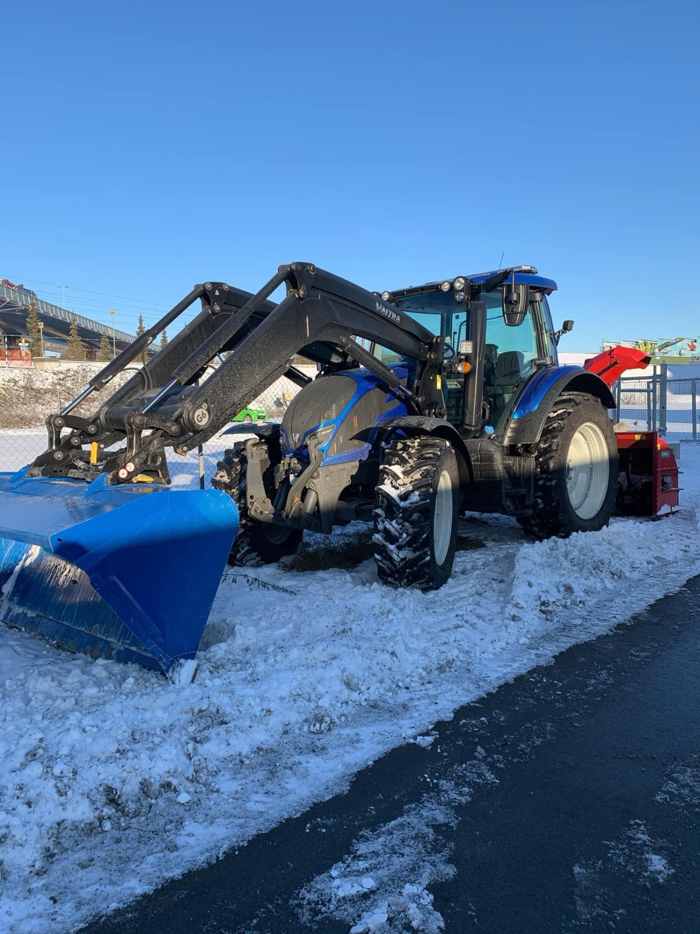 Traktor med snøplog