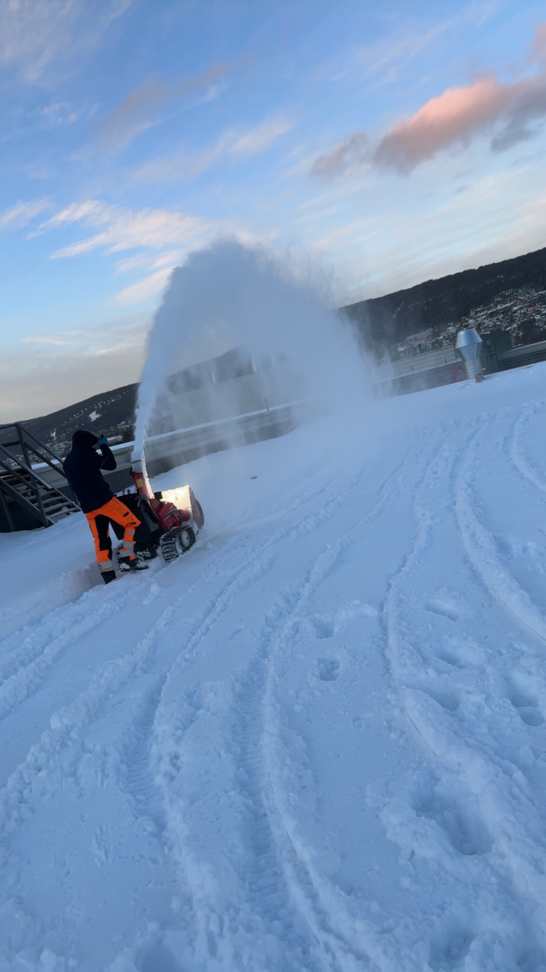Snøfresing på takflate